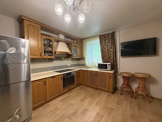 Продам трехкомнатную (3-комн.) квартиру, Советская ул, 80, Добрянка г