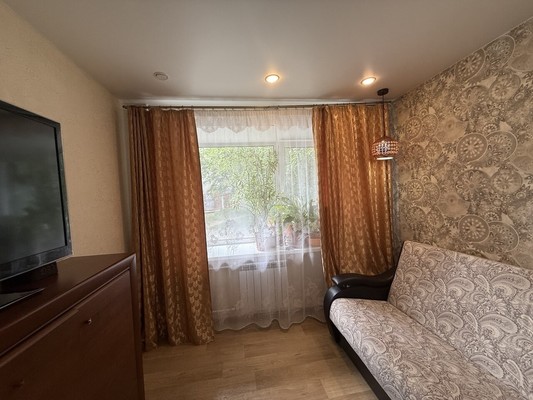Продам трехкомнатную (3-комн.) квартиру, Советская ул, 80, Добрянка г