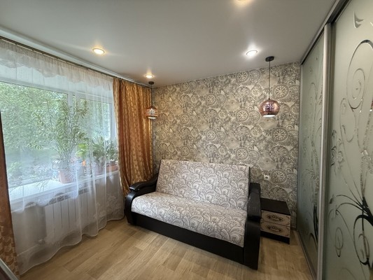 Продам трехкомнатную (3-комн.) квартиру, Советская ул, 80, Добрянка г