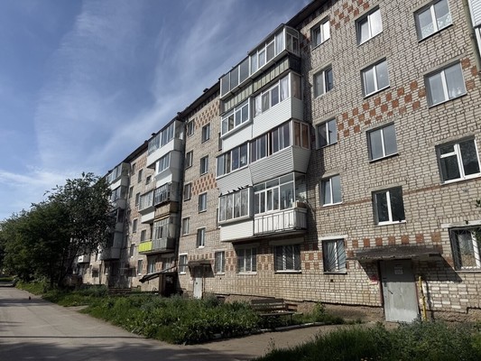 Продам трехкомнатную (3-комн.) квартиру, Советская ул, 80, Добрянка г