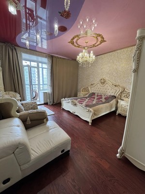 Продам трехкомнатную (3-комн.) квартиру, Авиаторов ул, 21, Красноярск г
