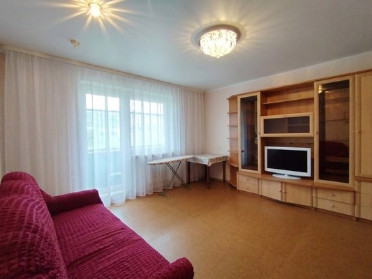 Продам трехкомнатную (3-комн.) квартиру, Севастопольская ул, 27, Миасс г