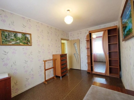 Продам трехкомнатную (3-комн.) квартиру, Севастопольская ул, 27, Миасс г