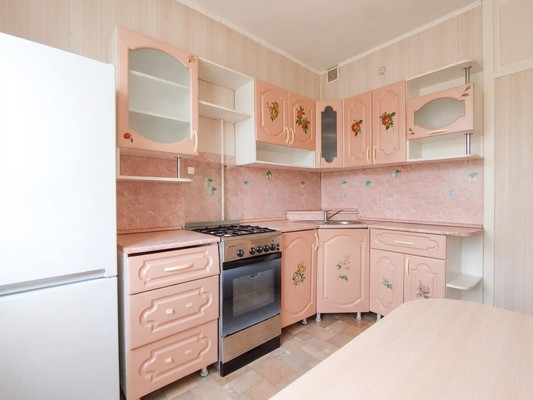 Продам трехкомнатную (3-комн.) квартиру, Севастопольская ул, 27, Миасс г