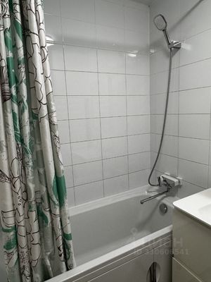 Продам двухкомнатную (2-комн.) квартиру, Ясеневая ул, 12к1, Москва г