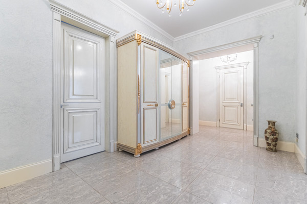 Продам трехкомнатную (3-комн.) квартиру, Чистопольская ул, 32, Казань г