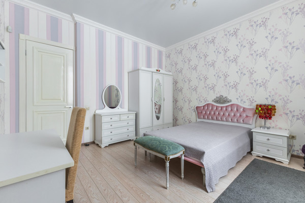 Продам трехкомнатную (3-комн.) квартиру, Чистопольская ул, 32, Казань г