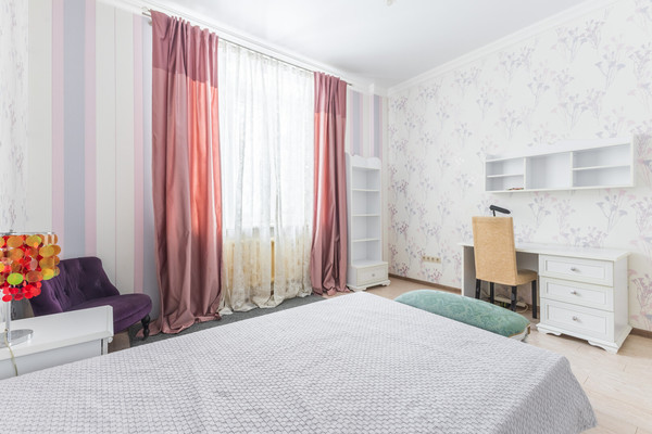 Продам трехкомнатную (3-комн.) квартиру, Чистопольская ул, 32, Казань г