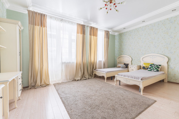 Продам трехкомнатную (3-комн.) квартиру, Чистопольская ул, 32, Казань г
