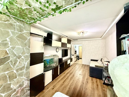 Продам двухкомнатную (2-комн.) квартиру, Гавена ул, 101, Симферополь г