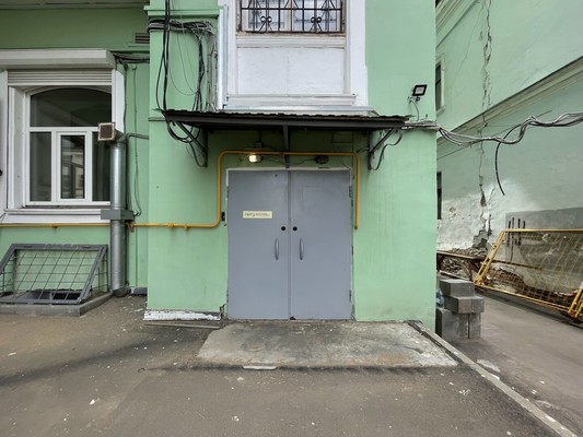 Продам коммерческое помещение 300 м2, Армянский пер, 7, Москва г
