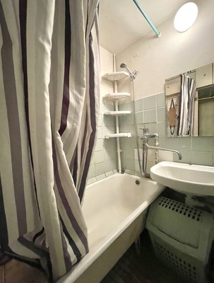 Продам двухкомнатную (2-комн.) квартиру, Ясеневая ул, 35, Москва г
