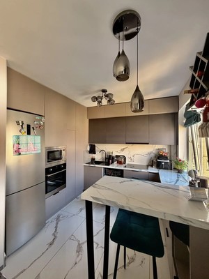 Продам трехкомнатную (3-комн.) квартиру, Ижорского Батальона ул, 7, Колпино г