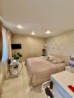 Продам трехкомнатную (3-комн.) квартиру, Ижорского Батальона ул, 7, Колпино г