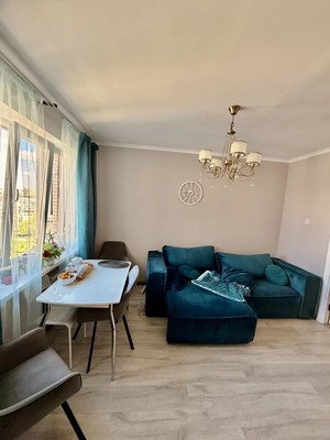 Продам трехкомнатную (3-комн.) квартиру, Ижорского Батальона ул, 7, Колпино г