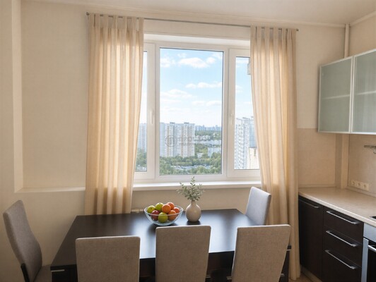 Продам двухкомнатную (2-комн.) квартиру, Литовский б-р, 15к1, Москва г