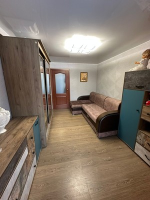 Продам трехкомнатную (3-комн.) квартиру, Чкалова ул, 13, Сланцы г