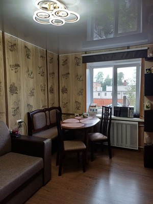 Продам трехкомнатную (3-комн.) квартиру, Чкалова ул, 13, Сланцы г