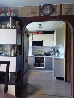 Продам трехкомнатную (3-комн.) квартиру, Чкалова ул, 13, Сланцы г