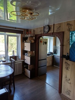 Продам трехкомнатную (3-комн.) квартиру, Чкалова ул, 13, Сланцы г