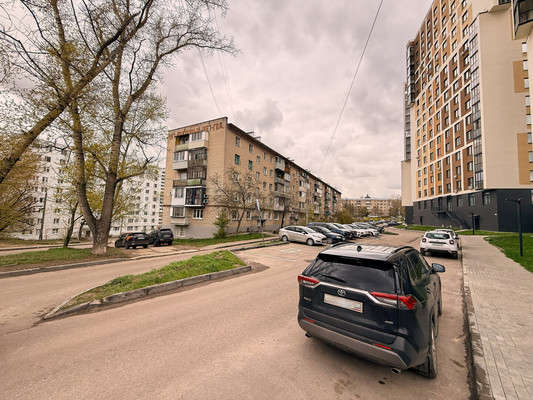 Продам трехкомнатную (3-комн.) квартиру, 6-й мкр, 21, Лыткарино г