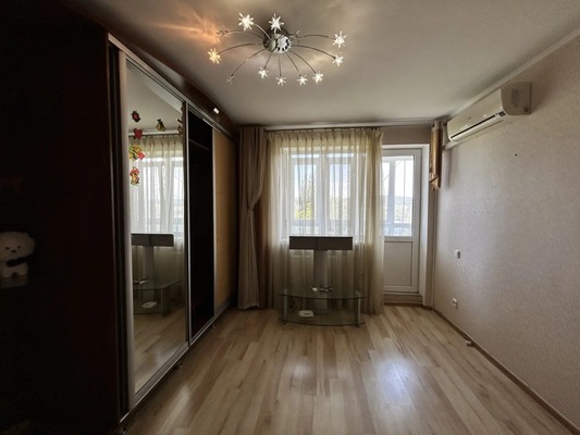 Продам двухкомнатную (2-комн.) квартиру, Первомайская ул, 10, Симферополь г