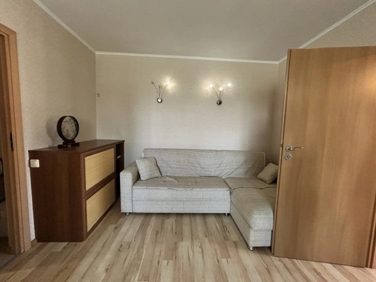 Продам двухкомнатную (2-комн.) квартиру, Первомайская ул, 10, Симферополь г