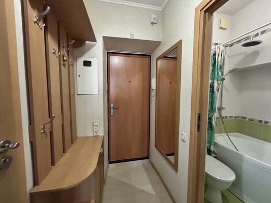 Продам двухкомнатную (2-комн.) квартиру, Первомайская ул, 10, Симферополь г