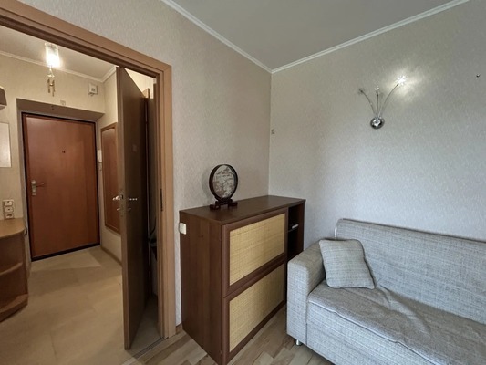 Продам двухкомнатную (2-комн.) квартиру, Первомайская ул, 10, Симферополь г