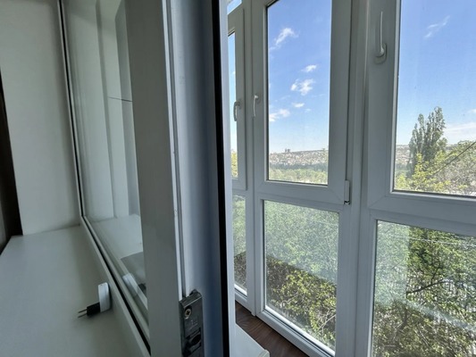 Продам двухкомнатную (2-комн.) квартиру, Первомайская ул, 10, Симферополь г