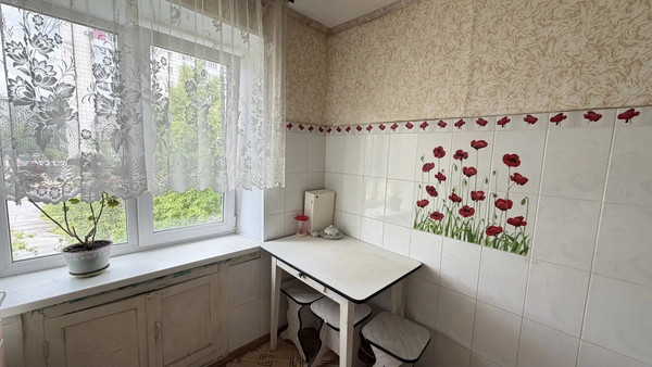 Продам двухкомнатную (2-комн.) квартиру, им. Ю.А.Гагарина 1-я линия пр-кт, 14, Златоуст г