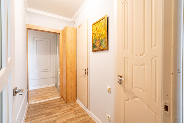 Продам двухкомнатную (2-комн.) квартиру, Тепличная ул, 6кб, Воронеж г