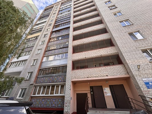 Продам трехкомнатную (3-комн.) квартиру, Костычева ул, 1, Брянск г