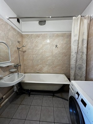 Продам двухкомнатную (2-комн.) квартиру, Волжский б-р, 8кк2, Москва г