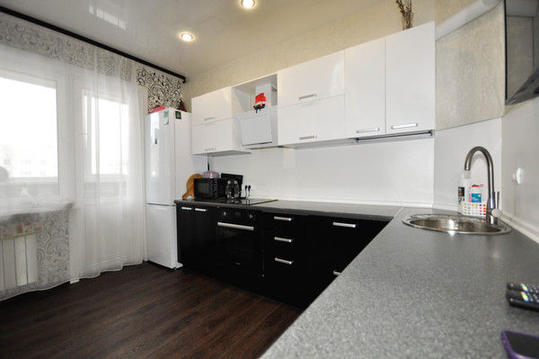 Продам трехкомнатную (3-комн.) квартиру, Комсомольская ул, 36Б, Долинск г