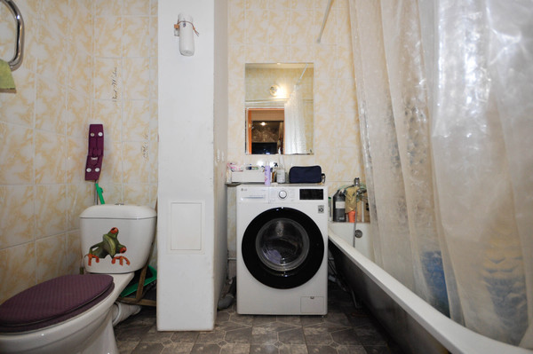 Продам трехкомнатную (3-комн.) квартиру, Комсомольская ул, 36Б, Долинск г