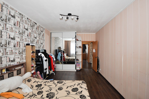 Продам трехкомнатную (3-комн.) квартиру, Комсомольская ул, 36Б, Долинск г