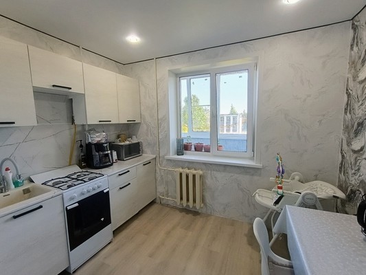 Продам однокомнатную (1-комн.) квартиру, Горького ул, 2, Медведево пгт