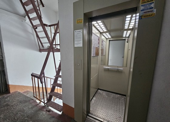 Продам двухкомнатную (2-комн.) квартиру, Дзержинского ул, 150, Новороссийск г