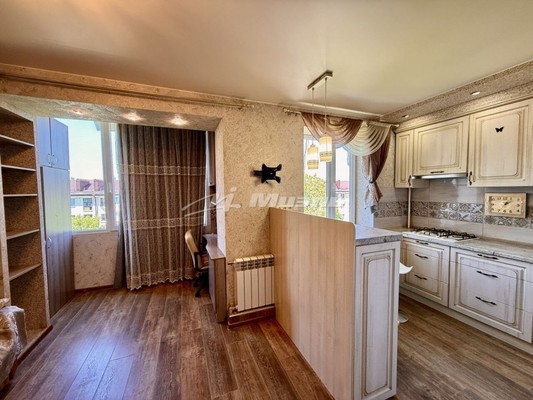 Продам однокомнатную (1-комн.) квартиру, Строителей ул, 6, Молодежное пгт