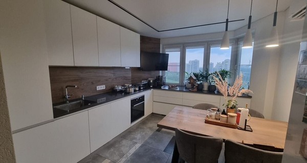 Продам многокомнатную квартиру, Лавриненко ул, 13к2, Москва г