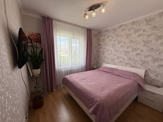 Продам трехкомнатную (3-комн.) квартиру, Маршала Жукова ул, 3, Симферополь г