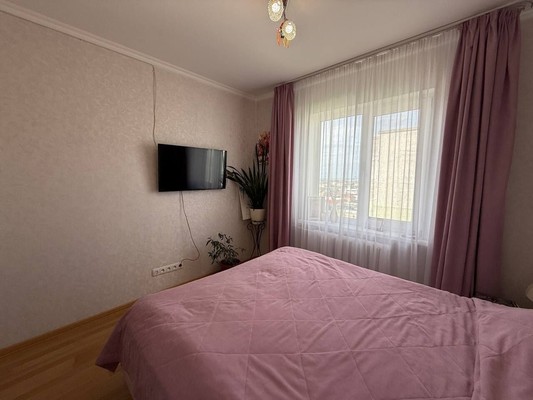 Продам трехкомнатную (3-комн.) квартиру, Маршала Жукова ул, 3, Симферополь г
