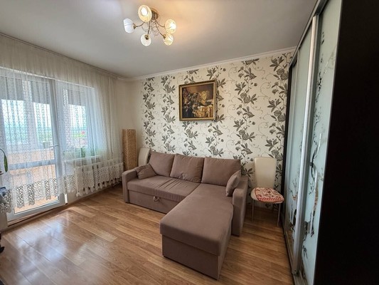 Продам трехкомнатную (3-комн.) квартиру, Маршала Жукова ул, 3, Симферополь г