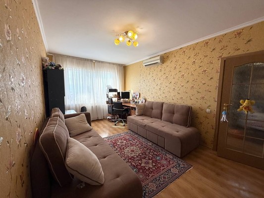 Продам трехкомнатную (3-комн.) квартиру, Маршала Жукова ул, 3, Симферополь г