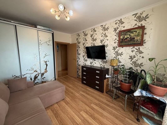 Продам трехкомнатную (3-комн.) квартиру, Маршала Жукова ул, 3, Симферополь г