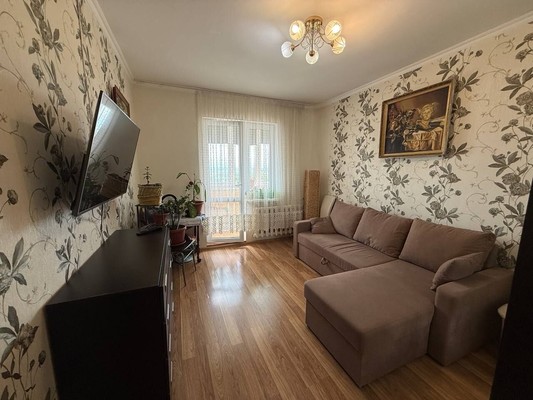 Продам трехкомнатную (3-комн.) квартиру, Маршала Жукова ул, 3, Симферополь г