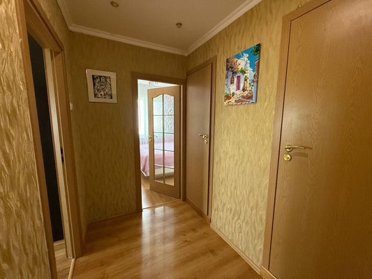 Продам трехкомнатную (3-комн.) квартиру, Маршала Жукова ул, 3, Симферополь г