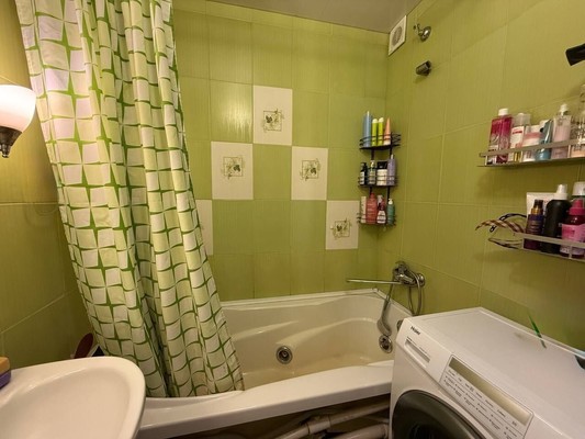 Продам трехкомнатную (3-комн.) квартиру, Маршала Жукова ул, 3, Симферополь г