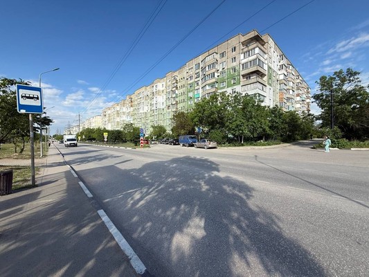 Продам трехкомнатную (3-комн.) квартиру, Маршала Жукова ул, 3, Симферополь г